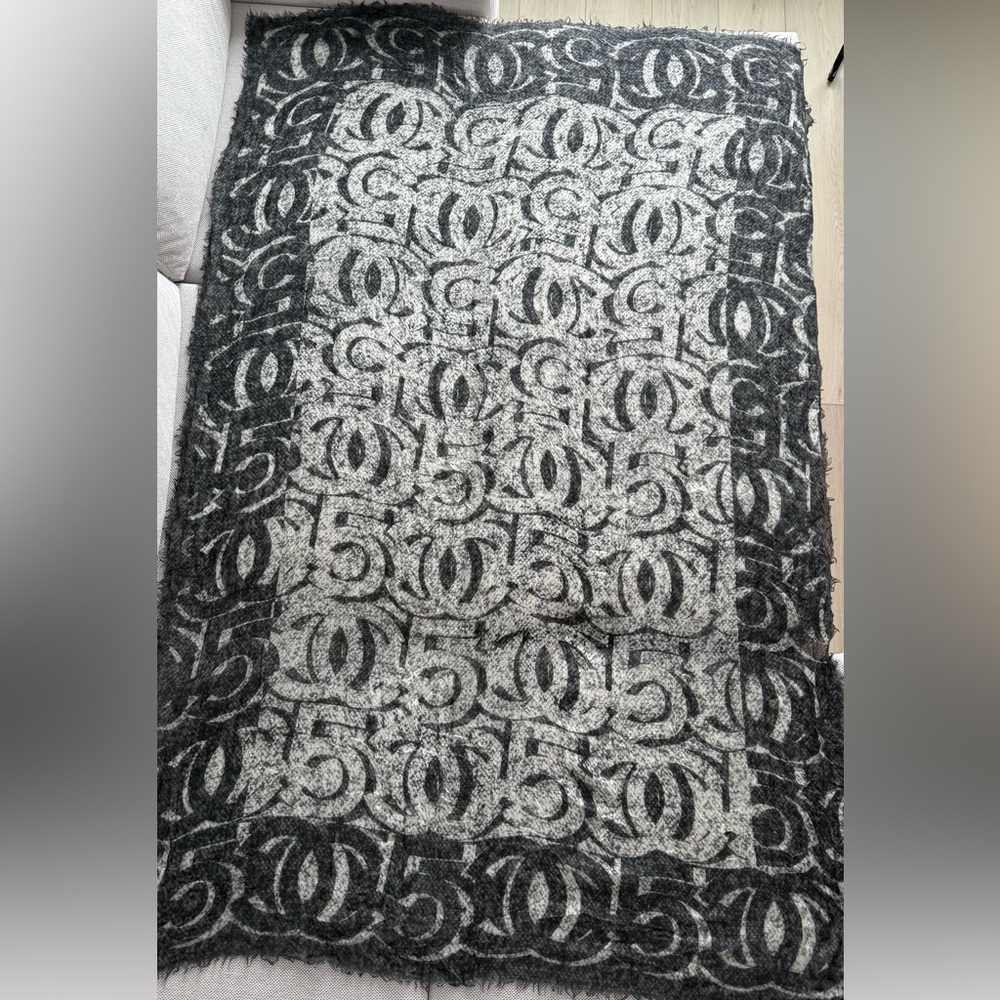 Authentic Chanel 100% cashmere black/white CC shawl